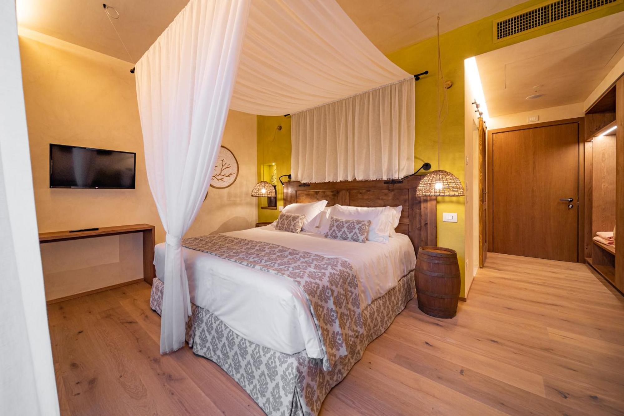 Conti Thun Wine Resort Puegnago del Garda Exterior photo
